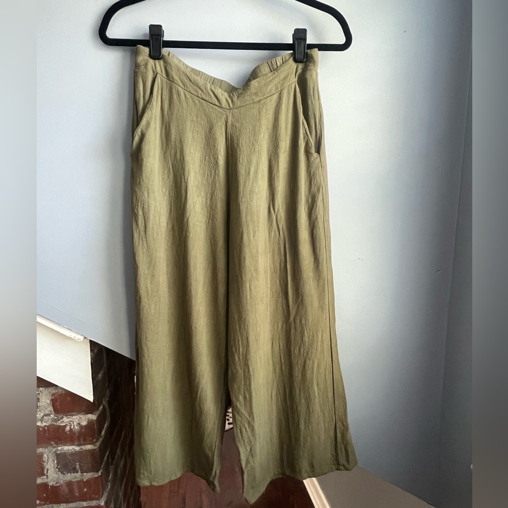 Army green culottes, super comfy for a day of running errands!